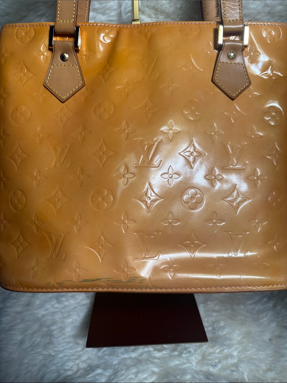 Louis Vuitton GoldPatent Vernis Monogram Tote - Picture 4 of 7